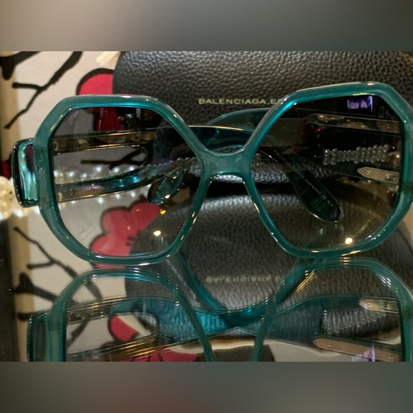 Balenciaga Edition Oversized ?EUC!retail $450.00/ Teal green sixagon shape❤️ main image 6